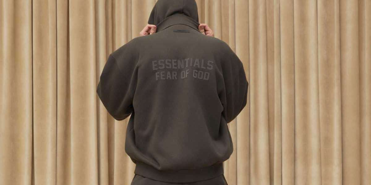 What Makes Essentials Hoodie a Streetwear Staple?